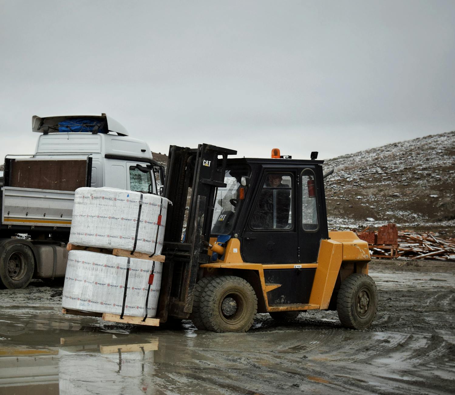 Forklift and material handling equipment