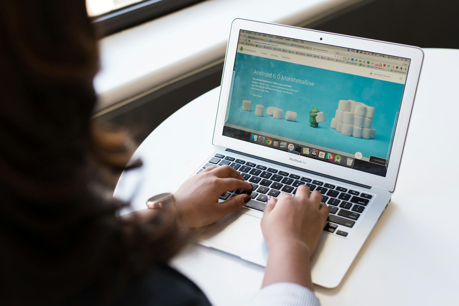 Citizen using a public service website
